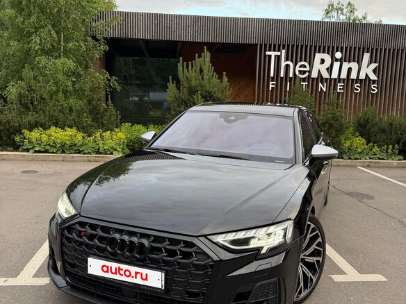 2023 Audi S8 IV (D5) Рестайлинг, чёрный - вид 2