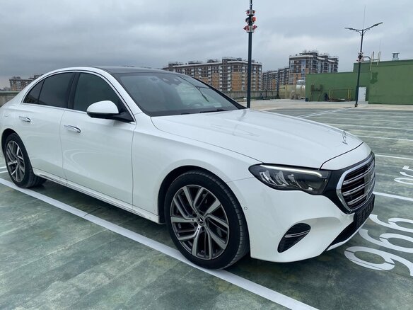 2025 Mercedes-Benz E-Класс 220 d VI (W214, S214), белый, 7560000 рублей - вид 2