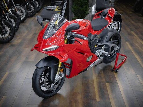 2026 Ducati Panigale V4, красный, 3790000 рублей, вид 2