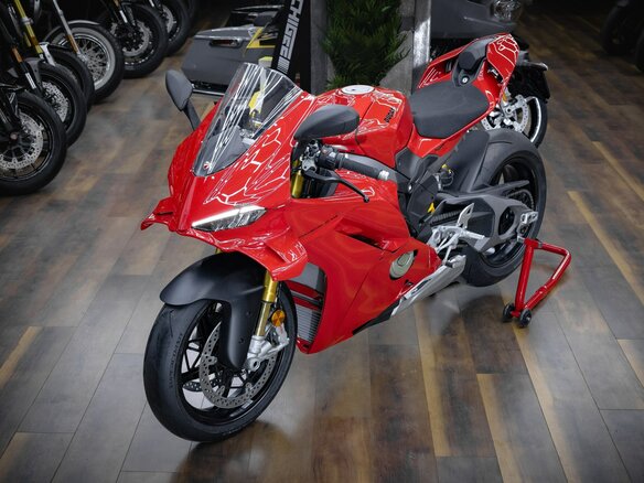 2026 Ducati Panigale V4, красный, 3790000 рублей - вид 1