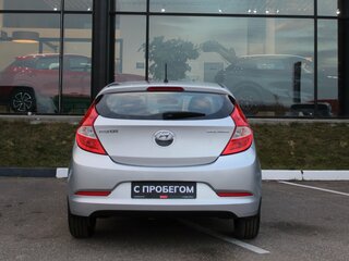 2014 Hyundai Solaris I Рестайлинг, серебристый, 850000 рублей, вид 5