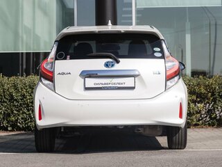 2018 Toyota Aqua I Рестайлинг 2, белый, 1220000 рублей, вид 4