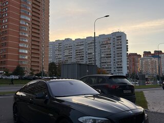 2010 BMW 5 серии 550i VI (F10/F11/F07), чёрный, 2500000 рублей, вид 3