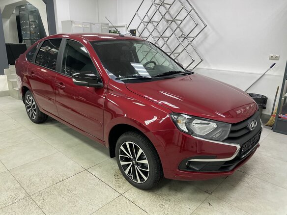 2026 Lada (ВАЗ) Granta I Рестайлинг, красный, 1369400 рублей - вид 1