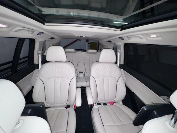 2021 BMW X7 40d I (G07), зелёный, 9800000 рублей - вид 9