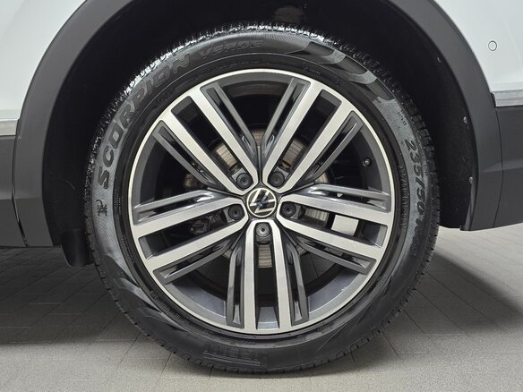 2024 Volkswagen Tiguan II Рестайлинг, белый, 3660000 рублей - вид 27