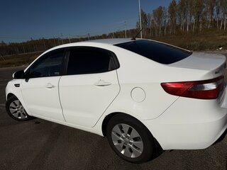 2014 Kia Rio 5-speed III, белый, 720000 рублей, вид 5