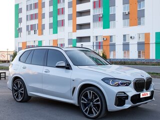 2019 BMW X5 M50d IV (G05/G18), белый, 4900000 рублей, вид 3