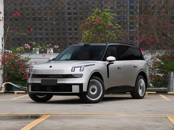 2026 Lynk & Co 900, серебристый, 7300000 рублей