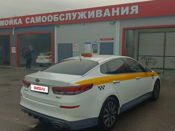 2018 Kia Optima IV Рестайлинг, белый, 860000 рублей - вид 11