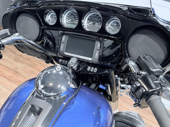 2017 Harley-Davidson Electra Glide, серебристый, 1799000 рублей - вид 28