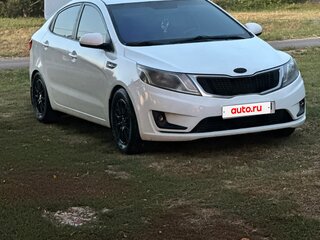 2013 Kia Rio 5-speed III, белый, 750000 рублей, вид 2