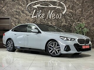2025 BMW 5 серии 523d xDrive VIII (G60/G61/G68), серый, 8278000 рублей, вид 2