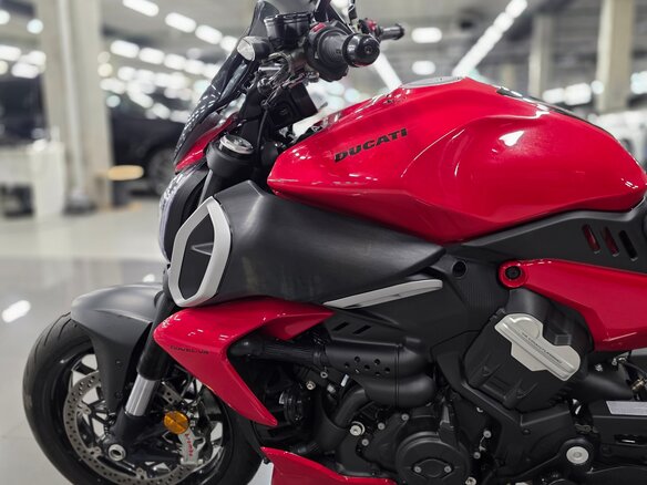 2022 Ducati Diavel V4, красный, 2349000 рублей - вид 25