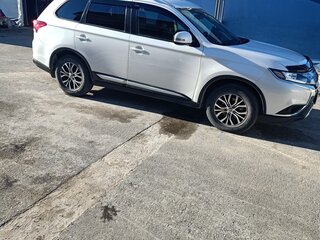 2020 Mitsubishi Outlander III Рестайлинг 3, белый, 2500000 рублей, вид 1