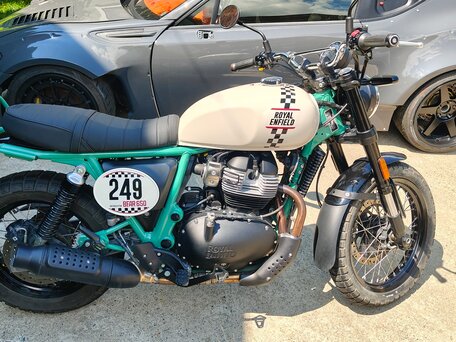 2025 Royal Enfield Bear 650, зелёный, 650000 рублей, вид 1