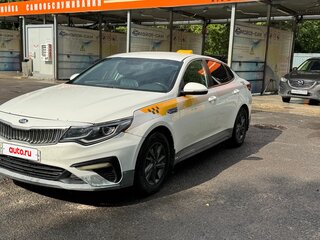 2019 Kia Optima IV Рестайлинг, белый, 800000 рублей, вид 1