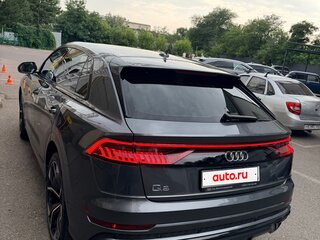 2019 Audi Q8 55 TFSI I (4M), серый, 6099000 рублей, вид 5