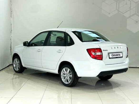 2026 Lada (ВАЗ) Granta I Рестайлинг, белый, 1068000 рублей - вид 5
