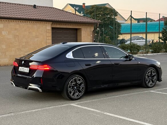 2025 BMW 5 серии Long 530Li VIII (G60/G61/G68), синий, 7700000 рублей - вид 10