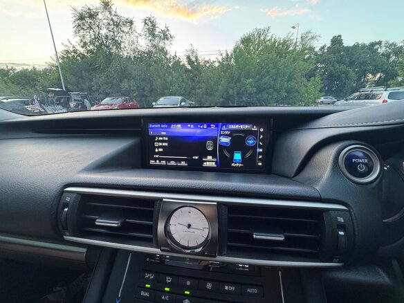 2018 Lexus IS 300h III Рестайлинг, белый, 2490000 рублей - вид 16