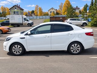 2014 Kia Rio 5-speed III, белый, 700000 рублей, вид 3