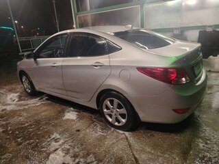 2012 Hyundai Solaris I, серебристый, 715000 рублей, вид 4