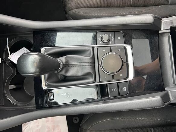2023 Mazda 3 Axela IV (BP), белый, 1840000 рублей - вид 13