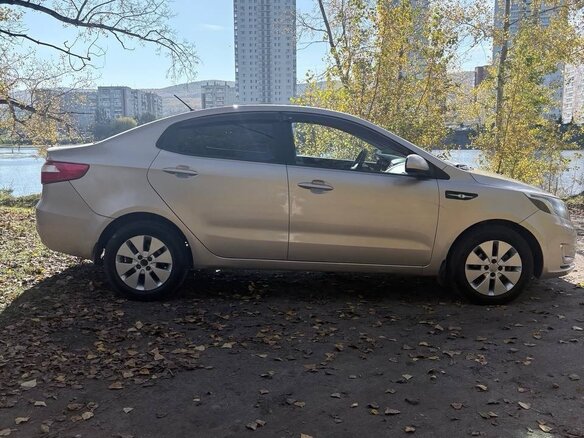 2012 Kia Rio 4-speed III, бежевый, 730000 рублей - вид 2