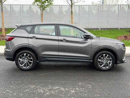 2026 Geely Coolray (Binyue Cool) I Рестайлинг, серый, 1850000 рублей, вид 4