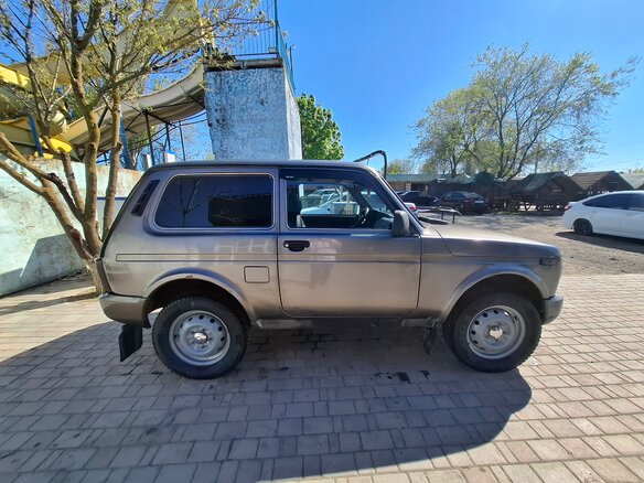 2015 Lada (ВАЗ) 2121 (4x4) Urban I Рестайлинг, коричневый, 520000 рублей - вид 1