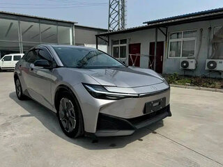 2025 Toyota bZ3, серебристый, 2770000 рублей, вид 2