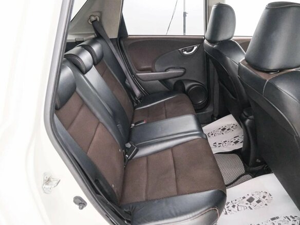 2011 Honda Fit Shuttle I, белый, 899000 рублей - вид 9