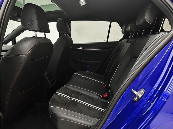 2022 Volkswagen Golf VIII, синий, 1900000 рублей - вид 15