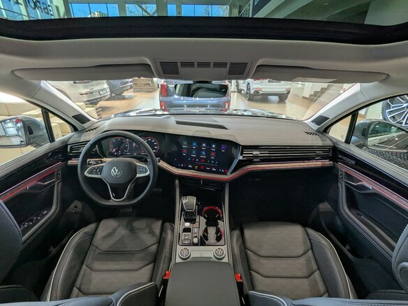 2026 Volkswagen Touareg III Рестайлинг, серый, 12490000 рублей - вид 31
