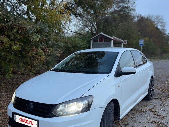 2017 Volkswagen Polo V Рестайлинг, белый - вид 1