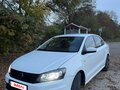 2017 Volkswagen Polo V Рестайлинг, белый - вид 1