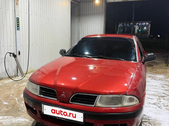 1999 Mitsubishi Carisma I Рестайлинг, пурпурный
