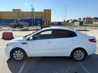 2012 Kia Rio 4-speed III, белый, 700000 рублей, вид 4