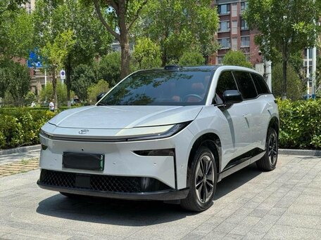 2026 Toyota bZ3X 58.3 kWh, серебристый, 2800077 рублей, вид 1
