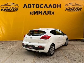 2017 Kia Ceed II Рестайлинг, белый, 1330000 рублей, вид 4