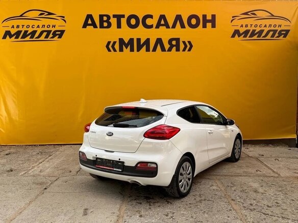2017 Kia Ceed II Рестайлинг, белый, 1330000 рублей - вид 4