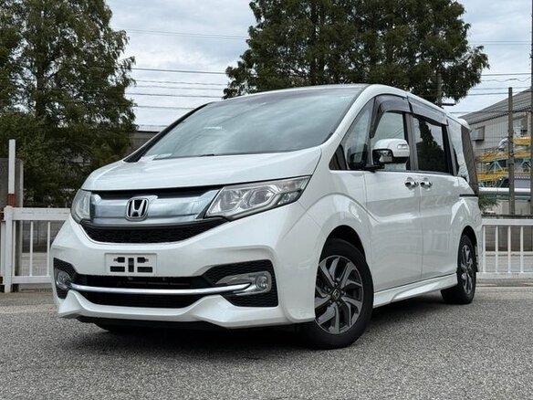 2018 Honda Stepwgn Spada V Рестайлинг, белый, 1610000 рублей