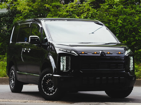 2023 Mitsubishi Delica D:5 I Рестайлинг, чёрный, 2620333 рублей, вид 2