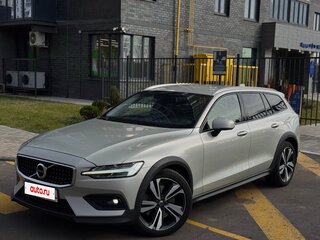 2019 Volvo V60 Cross Country II, серый, 2650000 рублей, вид 1