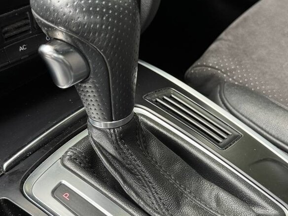 2011 Audi A4 IV (B8), белый - вид 13
