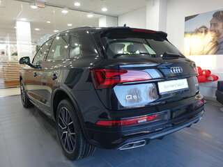 2025 Audi Q5 L 45 TFSI II (FY) Рестайлинг, чёрный, 5700000 рублей, вид 4