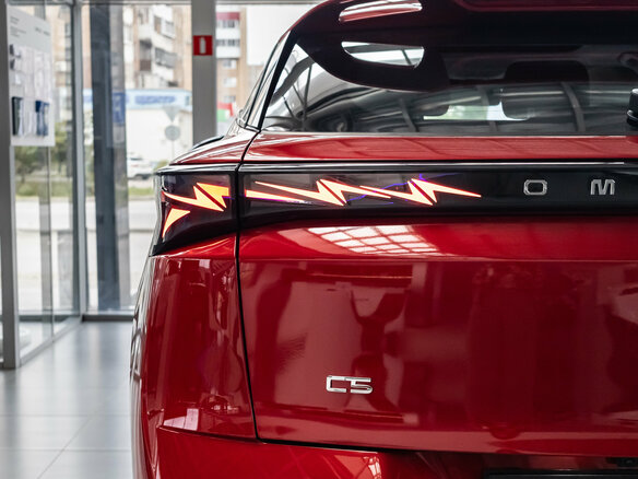 2026 Omoda C5 I Рестайлинг, красный, 2399000 рублей - вид 9