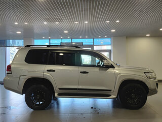 2016 Toyota Land Cruiser 200 Series Рестайлинг 2, серебристый, 4700000 рублей, вид 4