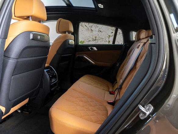 2026 BMW X6 40i III (G06) Рестайлинг, серебристый - вид 23